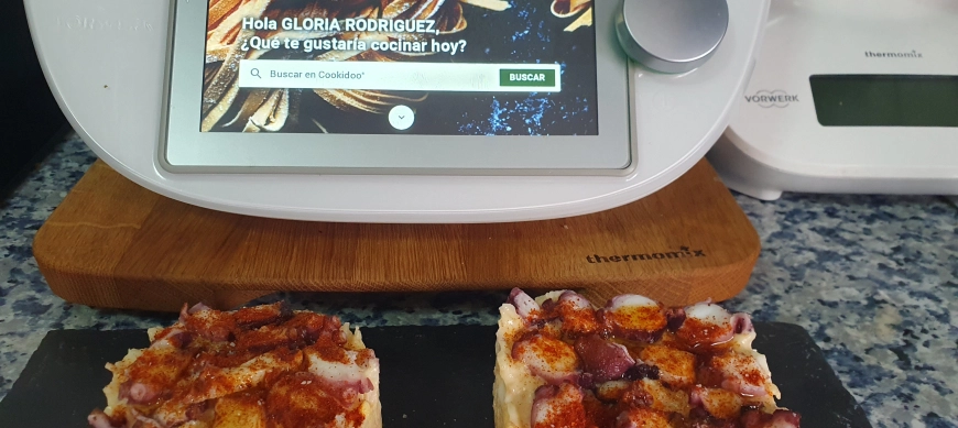 Ensaladilla de langostinos al ajillo y pulpo a la gallega